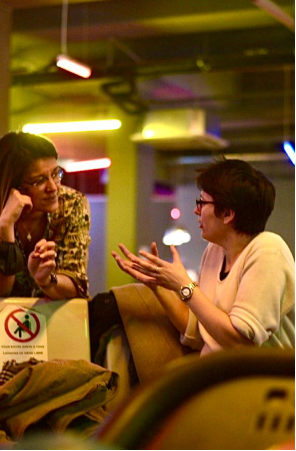 discussion des participants au bowling